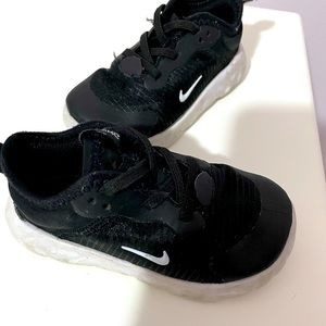 NIKE unisex shoes